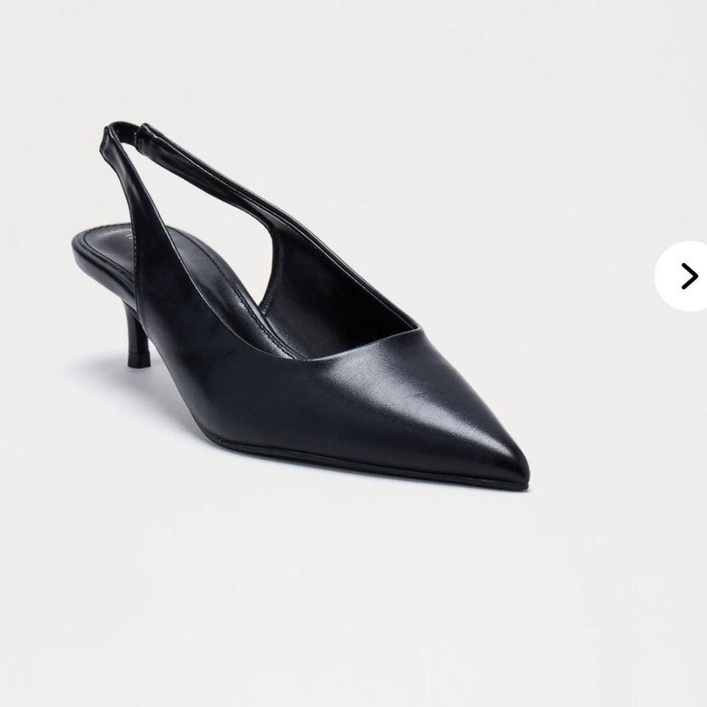 Fashion Nova Classic Black Pointed Heels